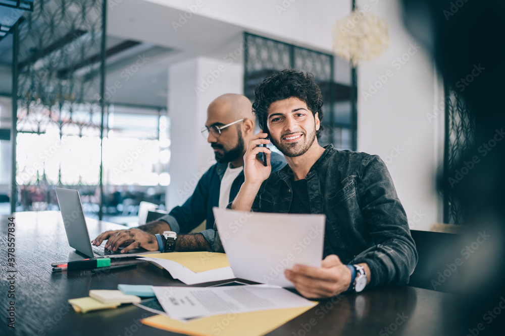 Aufkleber portrait of cheerful middle eastern employer with documents report in hand calling to business partn