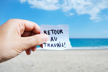 text back to work in french in a note on the beach