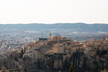 Obraz premium Historic center of the city of Cuenca from the viewpoint of the castle where you can see the hanging houses and the St. Paul bridge. Castilla La Mancha, Spain.