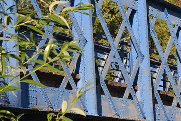 structure métallique d'un pont, pont bleu, cromary, Haute-Saône