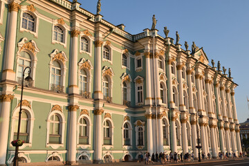 Palais baroque vert et blanc &agrave; Saint-P&eacute;terbourg, Russie