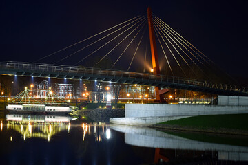 Fototapeta na wymiar view of the bridge
