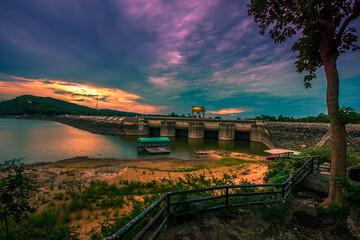 Wallpaper blurred nature of the twilight light in the evening by the large water basin surrounded by big trees, the integrity of the forest