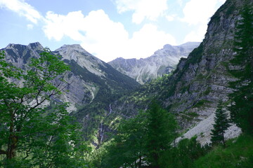 Fototapeta na wymiar Soiernspitze und Gumpenkarspitze, karwendel, kruen, bavaria