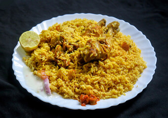Arabian & Indian Style Maj-boos rice and chicken piece 