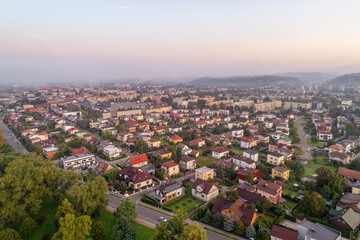 Obraz premium Nowy Sącz , miasto przykryte mgłą