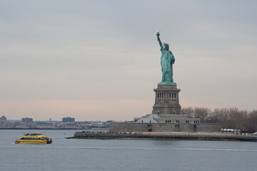 Fototapeta premium statue of liberty city