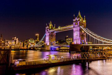 Fototapeta na wymiar the tower bridge of london at night