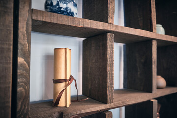 Naklejka premium Chinese paper scroll and traditional teaware on the shelves in the tea house