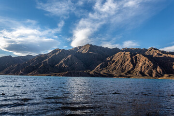 Fototapeta na wymiar Wonderful Potrerillos Mountains in front of lake.