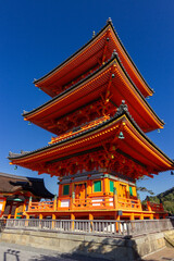 Fototapeta premium Temple and pagoda in the high part of Kyoto (Japan)