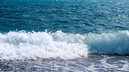 OLA PEQUEÑA DEL MEDITERRANEO GRANADINO SALOBREÑA