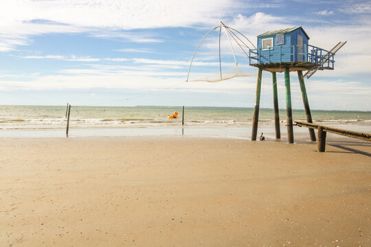 pêcherie  le long de la plage sur la côte atlantique à Saint Michel Chef Chef, Loire Atlantique