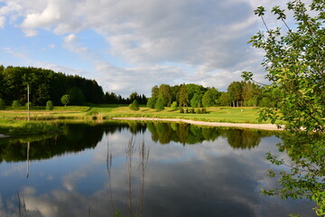 Fototapeta na wymiar Landschaft - rund um den Teich beim Golfplatz Bad Waldsee. 