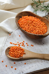 Rote Linsen, ungekocht in Schale