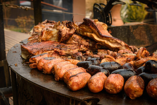 Chorizos y morcillas en la parrilla