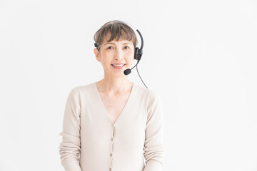シニア女性　ヘッドセット
