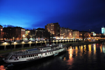 Fototapeta na wymiar Awesome night view from bridge in Vienna.
