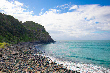 Fototapeta premium 緑の島が浮かぶ美しい青い海