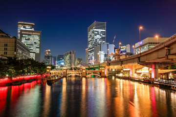 Fototapeta premium 大阪 中之島 堂島川の美しい夜景