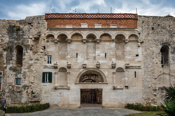 Obraz premium Golden Gate, the North Gate of Diocletian s Palace in Split, Croatia