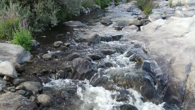 Precio cascada en el rio Alberche a la altura de Navaluenga. 
