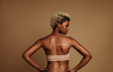 Fototapeta premium Rear view of african american woman