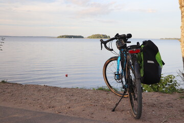 Fototapeta na wymiar Jezioro Śniardwy, Mazury, turystyka rowerowa gravelem