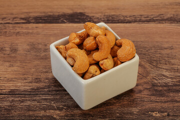 Cashew heap in the bowl