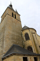 Fototapeta na wymiar cathédrale de Chateauvillain