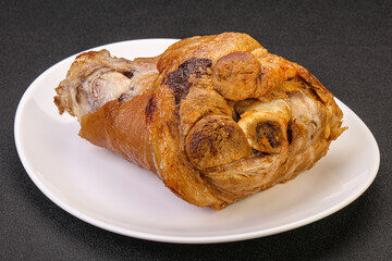 Baked pork knuckle with spices