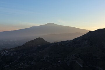 Obraz premium Castelmola - Scorcio dell'Etna dal castello al tramonto