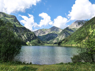Fototapeta na wymiar Hiking in the Alps - Tannheimer Tal 