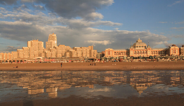 Uferfront des holl&auml;ndischen Seebades Scheveningen