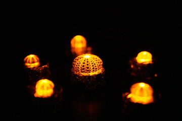 ウニの貝殻をLEDで発光させて配置