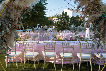 banquet of an event or wedding with decoration and pink details.