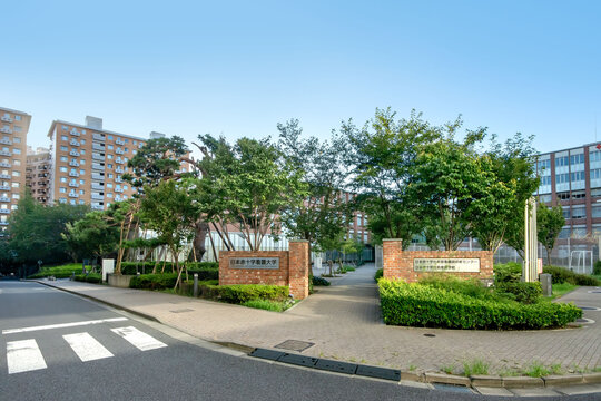 東京都港区の日本赤十字看護大学の正門