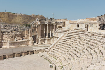 Obraz premium Ruins of ancient roman theatre in Beit Shean, Israel.