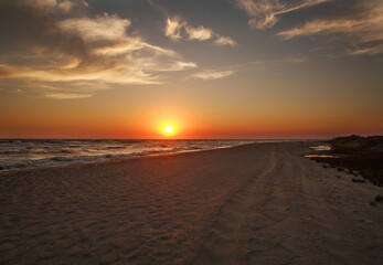 Fototapeta premium Beautiful sunset in sky, sandy beach on the sea coast