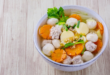 Clear soup with tofu and minced pork