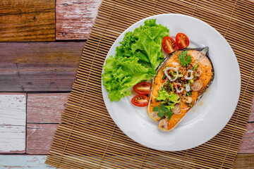 Spicy fried salmon salad