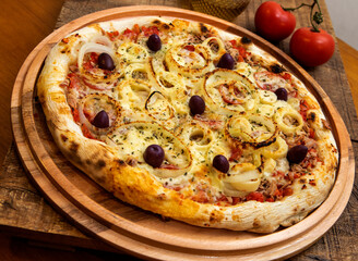 Tuna pizza
