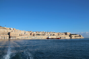 Fototapeta na wymiar mediterranean coast in valletta (malta)