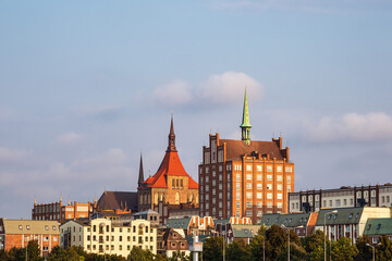 Fototapeta na wymiar Blick auf historische Gebäude in der Hansestadt Rostock