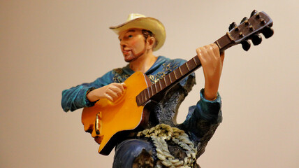 escultura violeiro chapeu