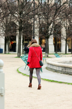 La Fille en Rouge