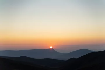 Fototapeten sunrise in the mountains © Selim