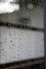 ventana mojado por la lluvia