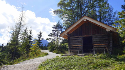 Schutzhütte am Wanderweg zum Hohen Kranzberg