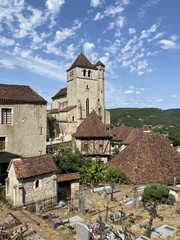 Fototapeta na wymiar Cimetière de Saint Cirq Lapopie dans le Lot, Occitanie